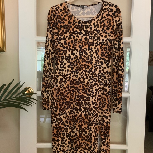 Fashion Nova Dresses & Skirts - Animal print long sleeve stretchy peach skin dress with slit size large